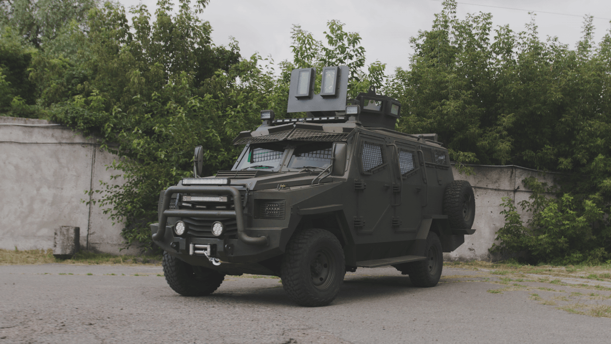Українські захисники отримали 5-й броньовик 'Кобра' від Володимира Кличка та 'Української команди' Українські захисники отримали 5-й броньовик 'Кобра' від Володимира Кличка та 'Української команди'
