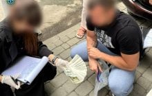 У Львові накрили тещу екс-прокурора з цілою сумкою грошей: чим вона займалась (фото)