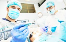 Протезирование и имплантация зубов: методы, стоимость и факторы ценообразования