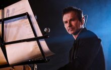 Команда Вакарчука ответила на слухи о демобилизации артиста и его "высокой" зарплате