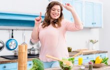 Утоляет голод и полезна: диетологи назвали соленую закуску, которая поможет похудеть