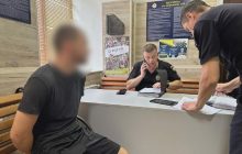 В Одессе во время задержания полицейскими мужчины произошла потасовка со стрельбой (видео)
