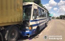 В Одесі маршрутка врізалася у вантажівку, багато травмованих: названо причину