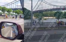 У Києві обірвався трос через Дніпро: водолази шукають людину