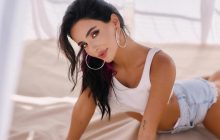 Анна Тринчер показала свою темную сторону в новом клипе "Зі смаком вишні"