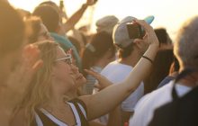 8 речей про себе, які жінкам краще ніколи не розповідати у соцмережах