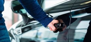 Как открыть машину за 5 минут, если ключи остались внутри: лайфхак от автомобилистов