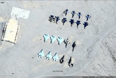 Китай создал точные макеты истребителей и авианосца США: для чего это