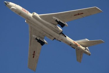 У Китаї встановили на бомбардувальник H-6K чотири балістичні ракети