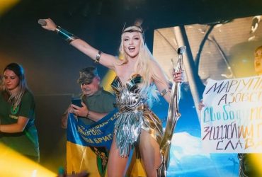 "Страшно": Полякова показала, где пряталась во время ночного обстрела Украины (видео)