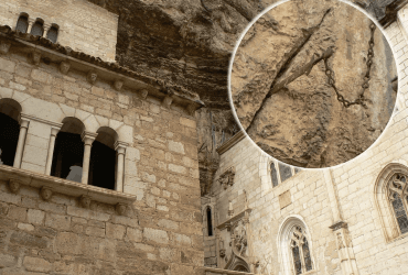 У Франції зник легендарний меч Роланда, який був встромлений у скелю 1300 років тому