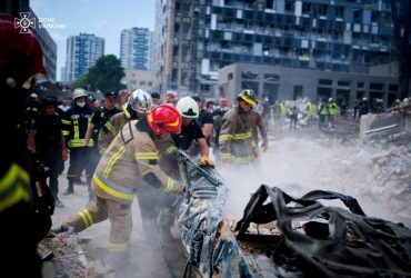 Вибухова хвиля, осколки скла: ті, хто вижив, висловилися про удар по Охматдиту