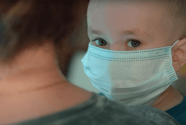 Мама 2-летнего Димы рассказала о том, как они спаслись во время атаки на Охматдет