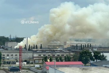 В РФ горів завод-виробник Тюльпанів та Мсти (фото, відео)