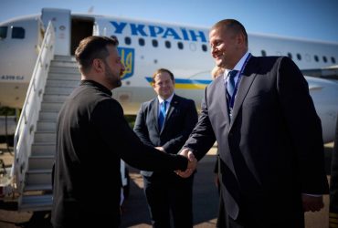 Зеленський прибув до Британії: що важливого заплановано (фото)