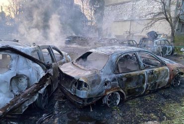 Окупанти вдарили по центру Чугуєва, є поранені, серед яких дитина (фото)