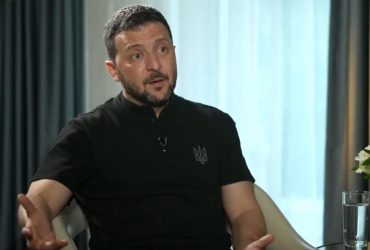 Зеленский ответил, готов ли уступить территорию, чтобы сохранить людей