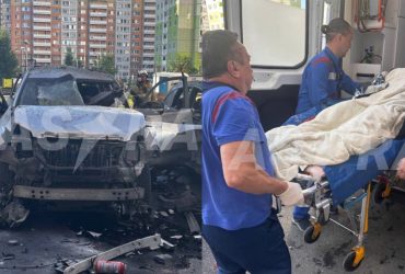 В Москве подорвали авто военного топ-чиновника, ему оторвало ноги, - очевидцы (фото)