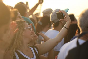 8 вещей о себе, которые женщинам лучше никогда не рассказывать в соцсетях