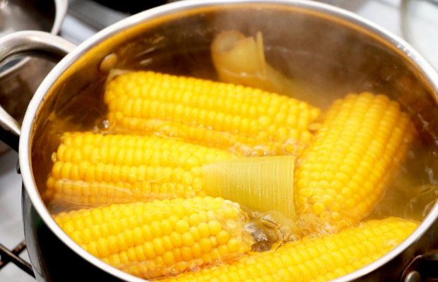 Як смачно приготувати молоду кукурудзу: метод від шефа для максимальної соковитості