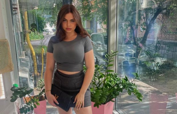 18-летняя дочь Фреймут прилетела на каникулы в Лондон и показала, как проводит там время