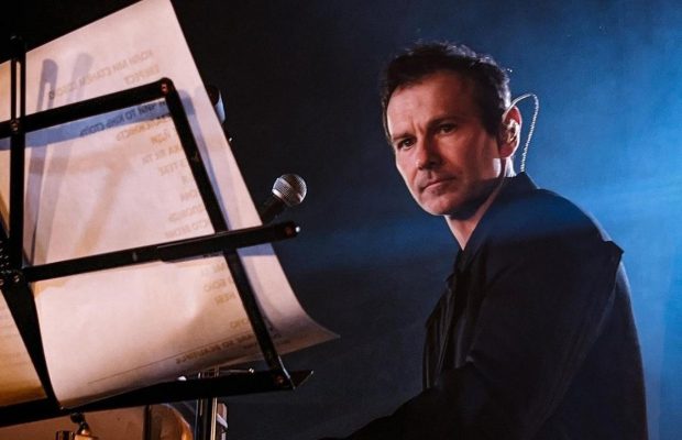 Команда Вакарчука ответила на слухи о демобилизации артиста и его "высокой" зарплате