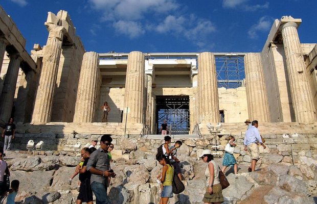 У Греції через шалену спеку вирішили закривати головну пам'ятку країни в середині дня