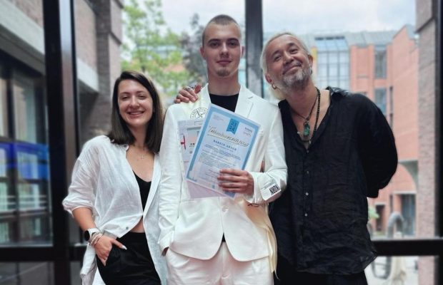 16-річний син Сергія Бабкіна закінчив школу у Німеччині: фото з випускного