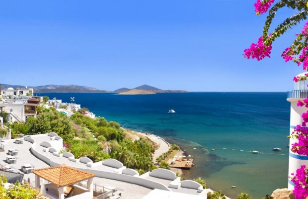 Раннє бронювання та довший сезон: як українці відпочивали цього літа