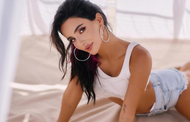 Анна Трінчер показала свою темну сторону у новому кліпі "Зі смаком вишні"