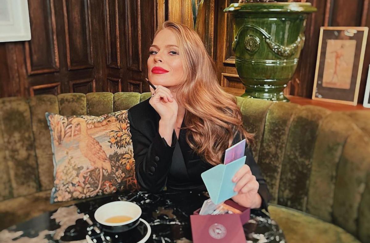 Ольгу Фреймут розкритикували через глибоке декольте / Скріншот Instagram Ольгу Фреймут розкритикували через глибоке декольте / Скріншот Instagram
