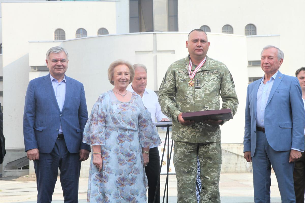 Farmak та Благодійний фонд Родини Жебрівських виділили 2 млн грн для нагородження медиків 'Орденом Святого Пантелеймона' Farmak та Благодійний фонд Родини Жебрівських виділили 2 млн грн для нагородження медиків 'Орденом Святого Пантелеймона'