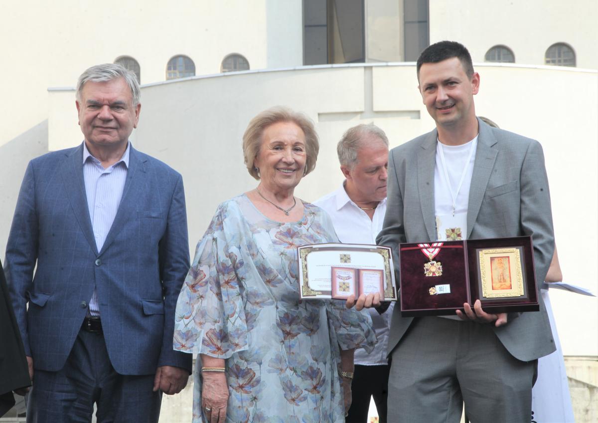 Farmak та Благодійний фонд Родини Жебрівських виділили 2 млн грн для нагородження медиків 'Орденом Святого Пантелеймона' Farmak та Благодійний фонд Родини Жебрівських виділили 2 млн грн для нагородження медиків 'Орденом Святого Пантелеймона'