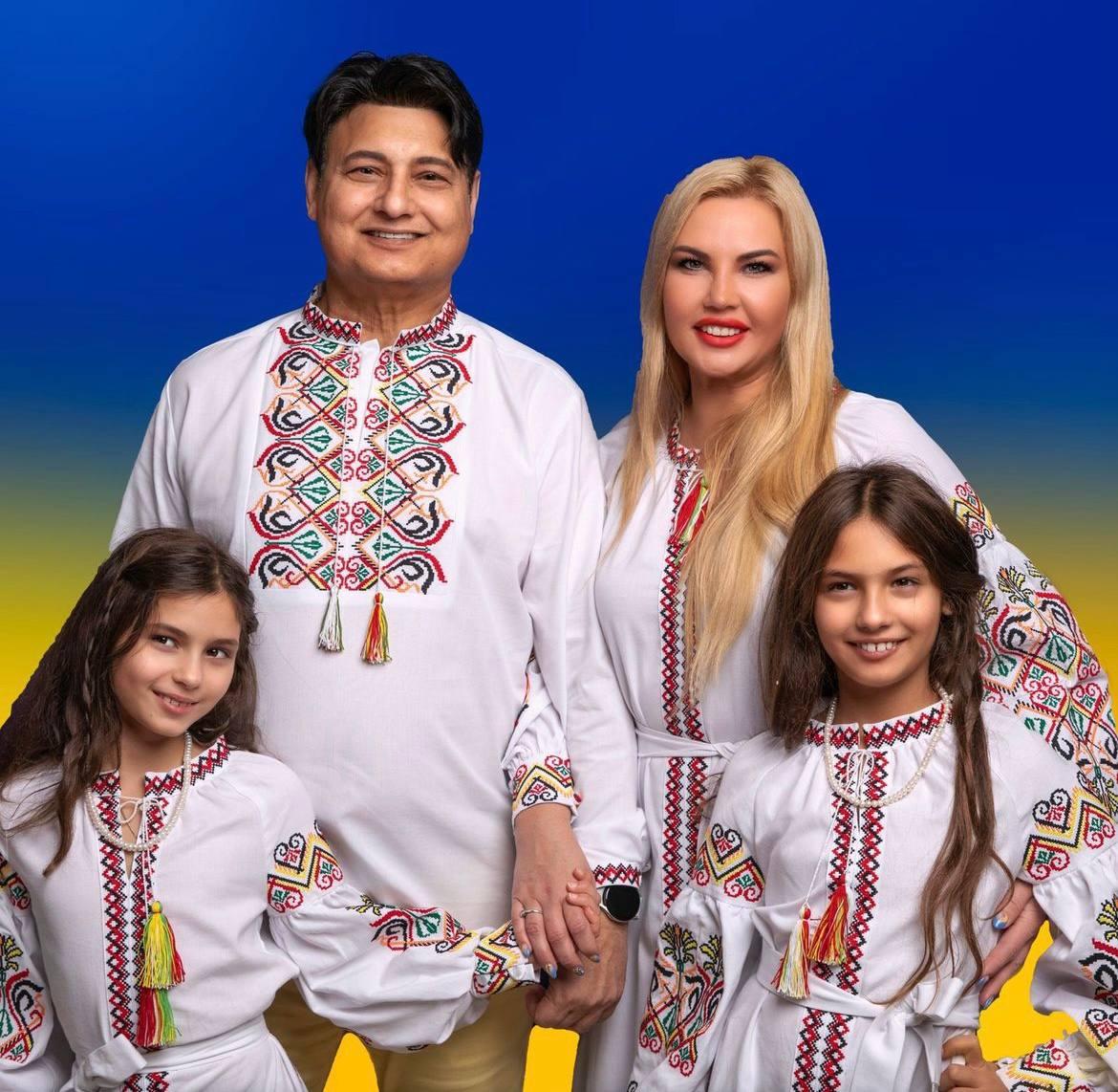 Камалія з екс-чоловіком та доньками / фото інстаграм Камалії Камалія з екс-чоловіком та доньками / фото інстаграм Камалії