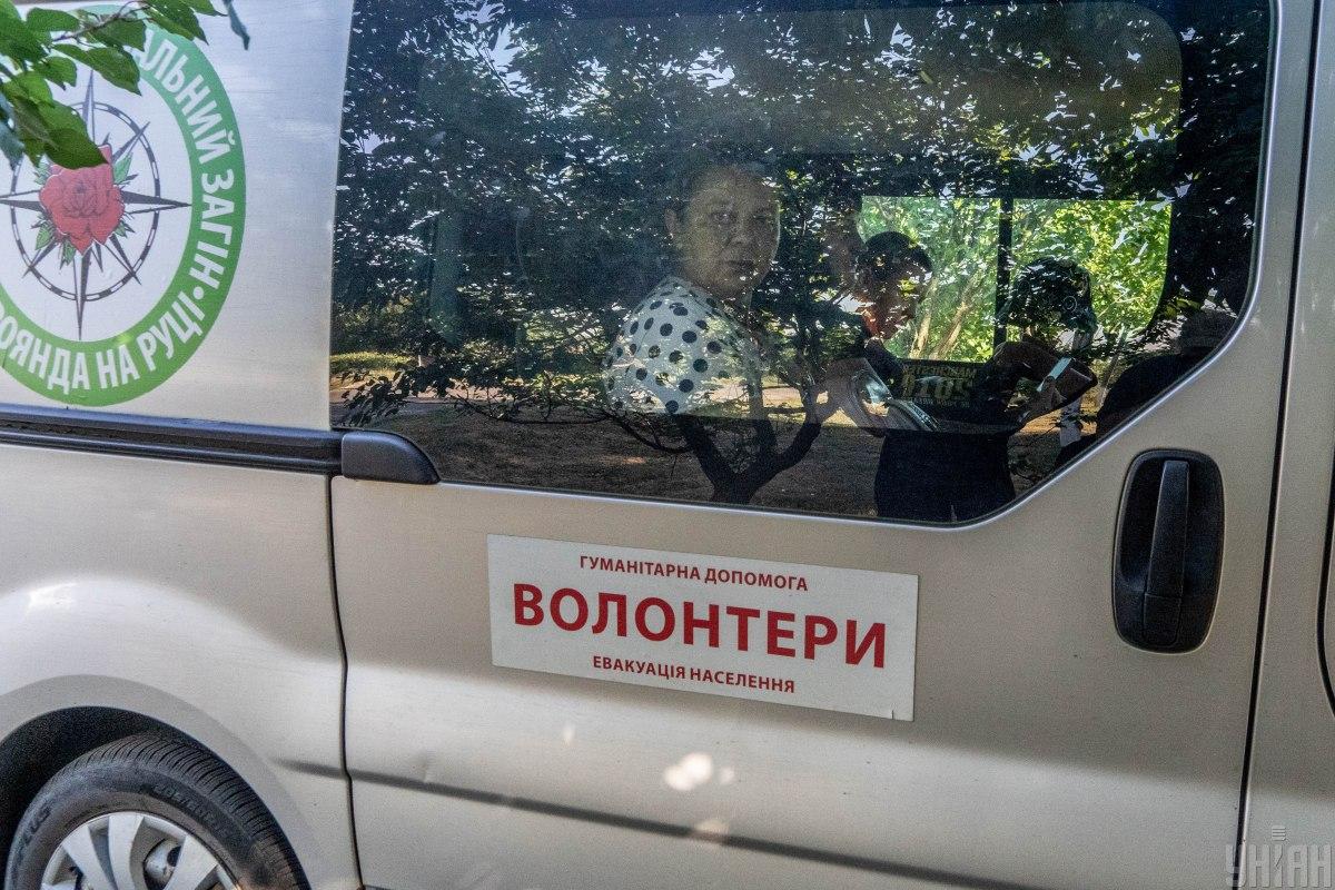 Речь идет об эвакуации около 6 тысяч человек, среди них - 425 детей / фото УНИАН, иллюстративное Речь идет об эвакуации около 6 тысяч человек, среди них - 425 детей / фото УНИАН, иллюстративное