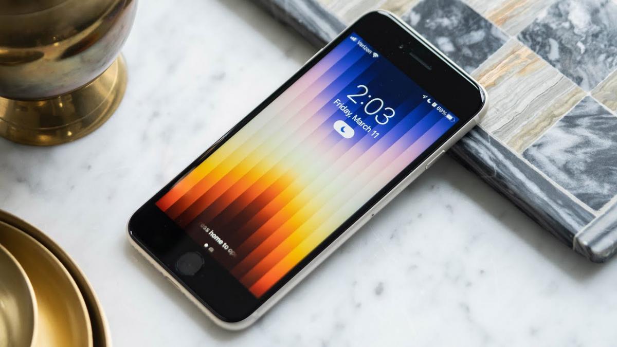 iPhone SE (2022) iPhone SE (2022)