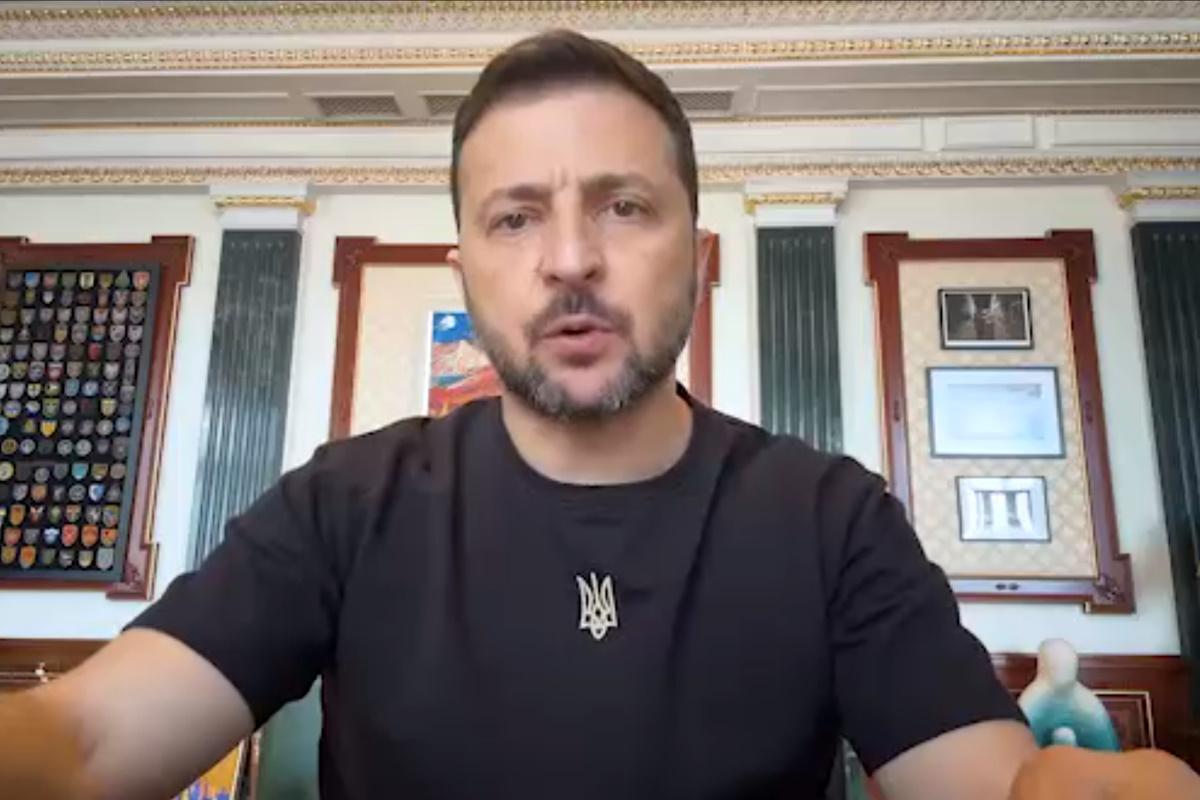 Зеленский увидел параллель в гибели "Курска" и боями под Курском / кадр из видео Зеленский увидел параллель в гибели "Курска" и боями под Курском / кадр из видео