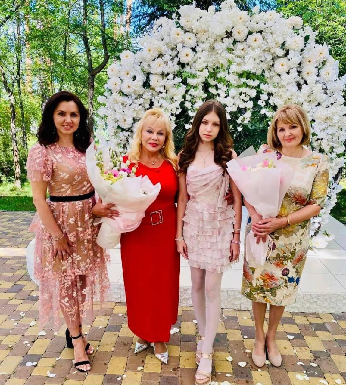 Гості на весіллі / фото фейсбук Світлани Білоножко