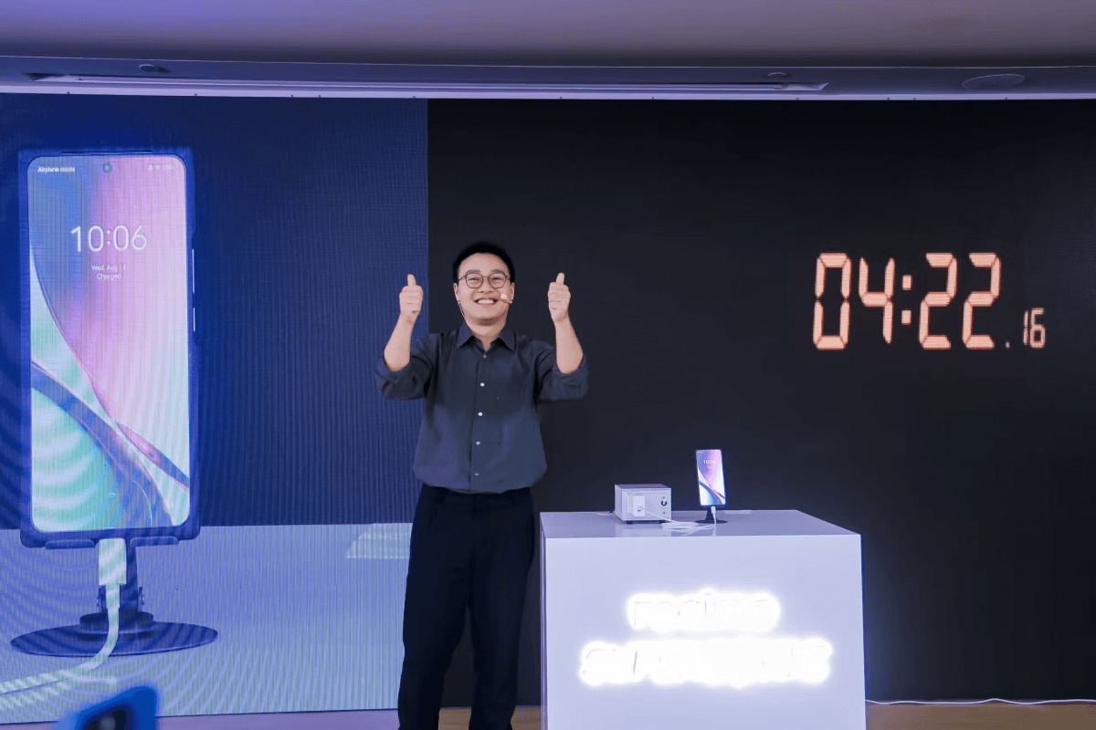 Realme представила найшвидшу у світі зарядку потужністю 320 Вт / Скріншот з відео Realme представила найшвидшу у світі зарядку потужністю 320 Вт / Скріншот з відео