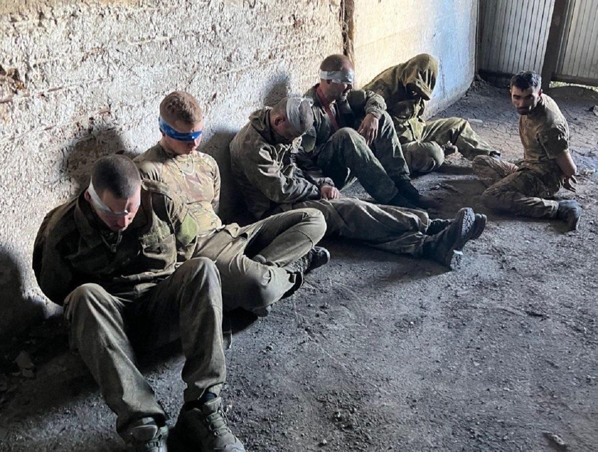 Україна рекордно поповнила обмінний фонд: у полон взято понад сотню росіян (фото, відео) Україна рекордно поповнила обмінний фонд: у полон взято понад сотню росіян (фото, відео)