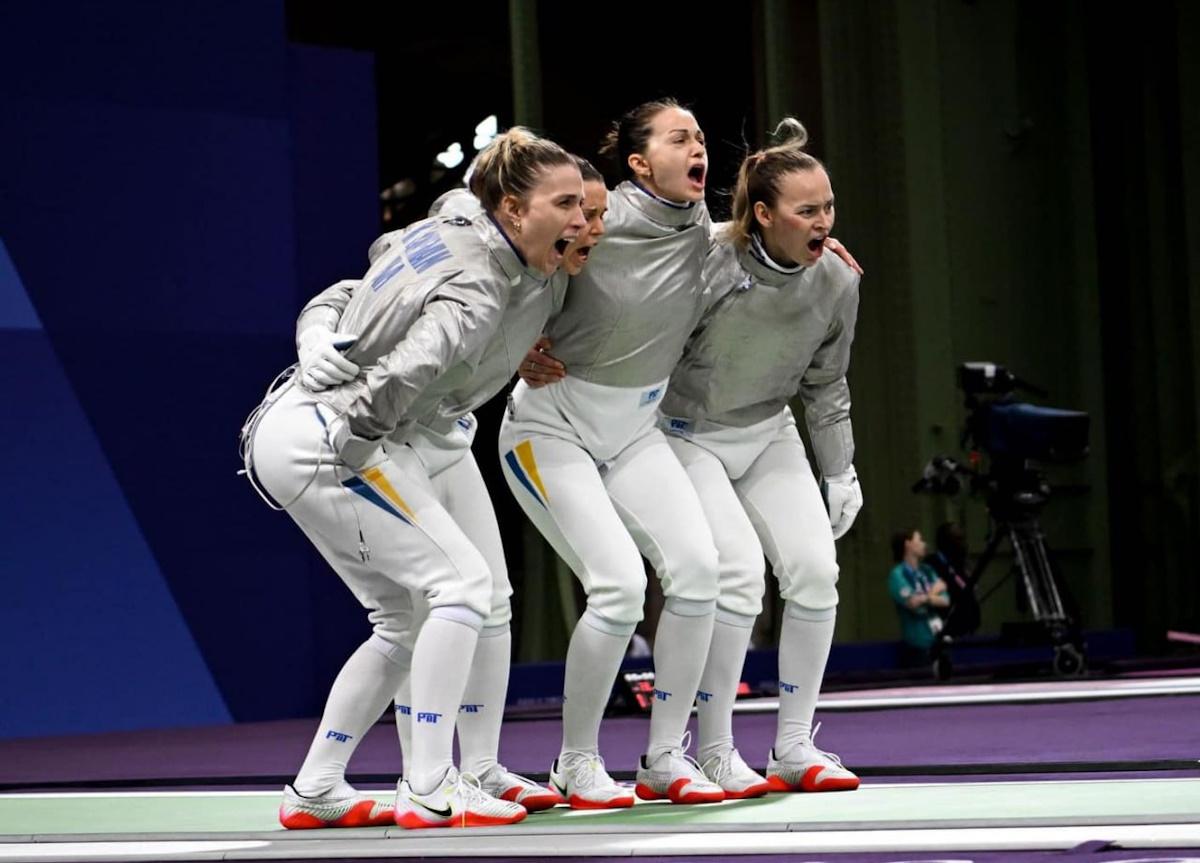 Команда українських шаблісток на Олімпіаді-2024 / фото НОК України