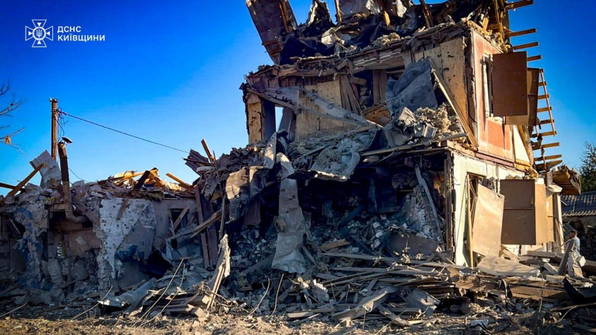 Росіяни регулярно атакують територію України / фото ДСНС