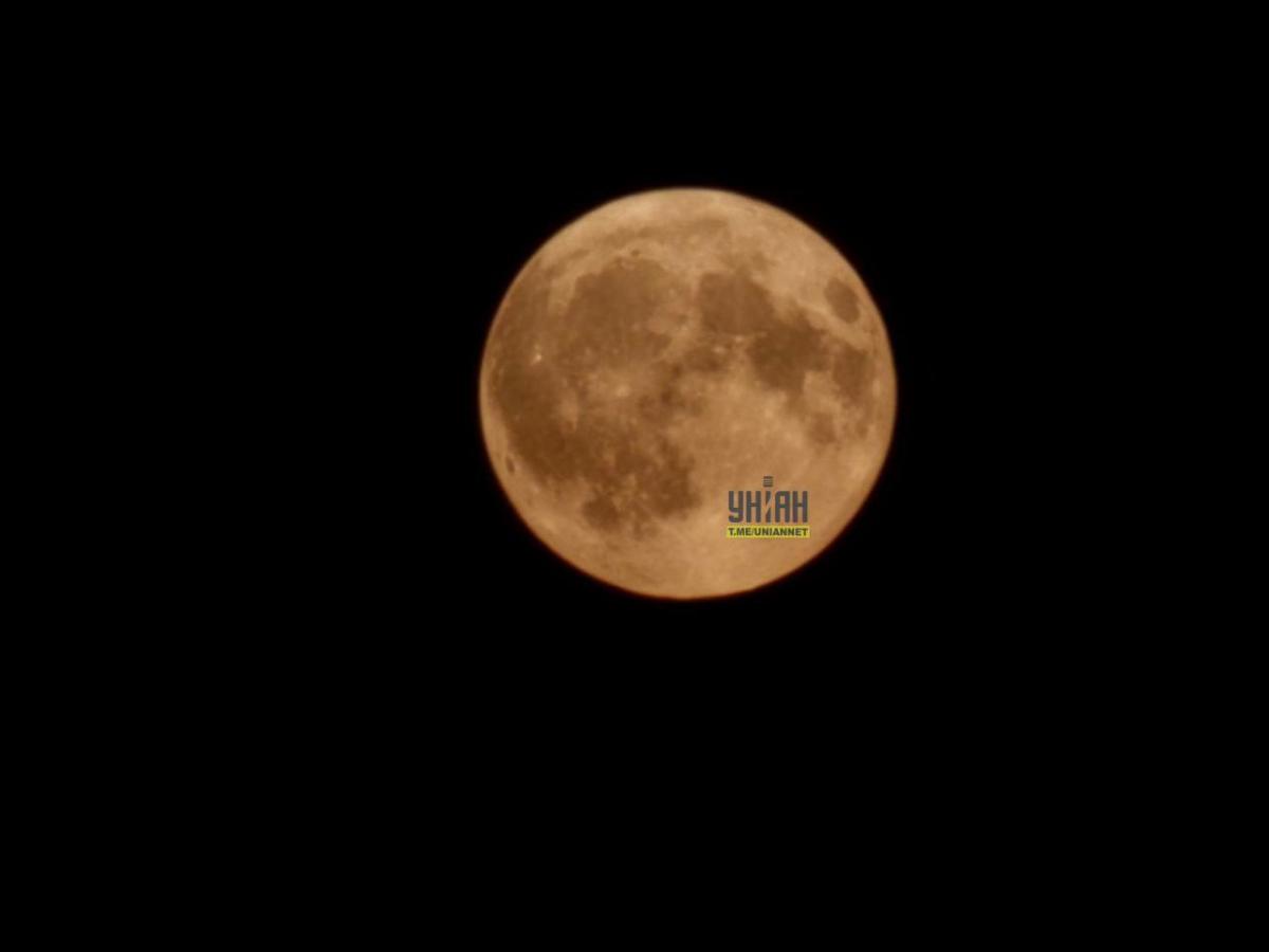 NASA может подготовить ядерный удар по астероиду, летящему на Луну