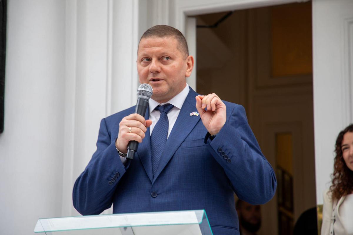 Валерий Залужный, по словам Елены, после АТО видел воинов, которые погибли на фронте / Скриншот Facebook Валерий Залужный, по словам Елены, после АТО видел воинов, которые погибли на фронте / Скриншот Facebook