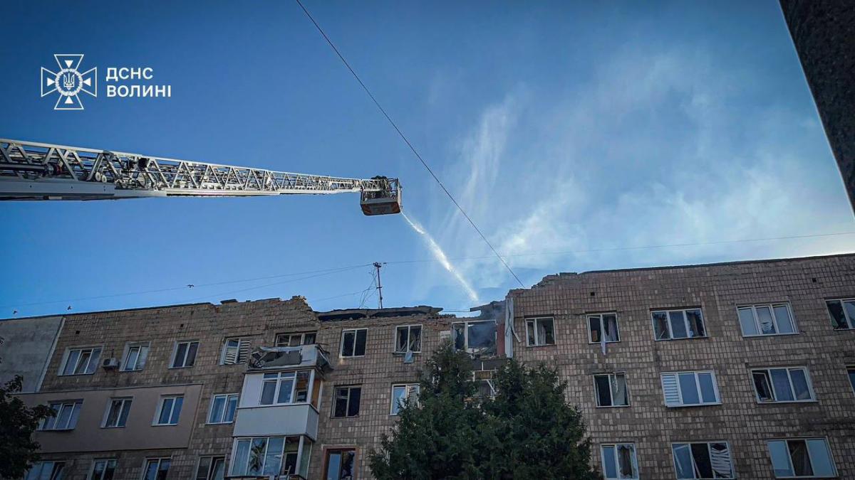 Окупанти завдали удару по багатоповерхівці в Луцьку / фото МВС