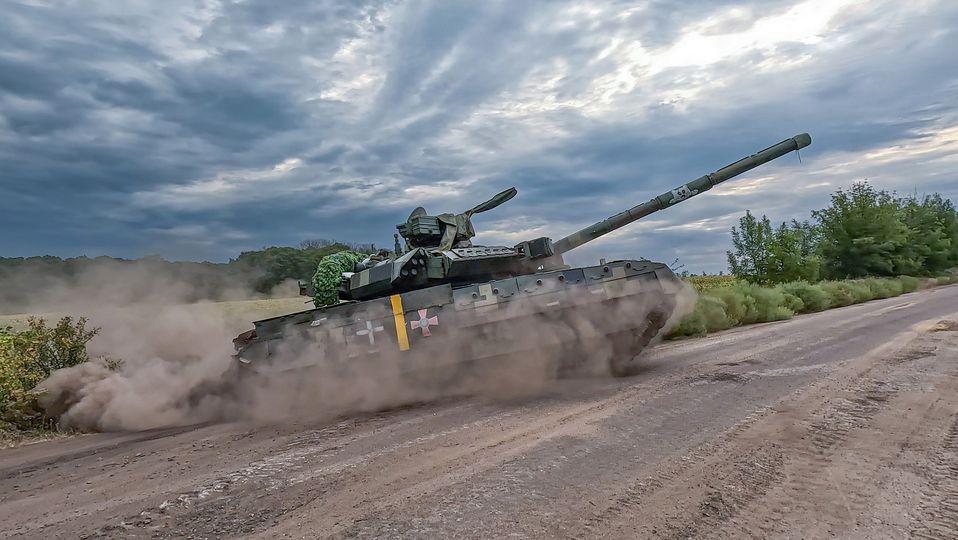 Третя танкова бригада вперше показала український 'Оплот' (фото) Третя танкова бригада вперше показала український 'Оплот' (фото)