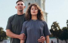 Звезда сериала "Крепостная" призналась, почему больше не публикует фото с мужем-военным