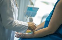 Рак у світі стрімко молодшає: вчені б’ють на сполох через мікропластик, – FT