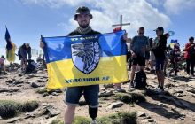 Потерял ногу на фронте: нацгвардеец на протезе поднялся на Говерлу