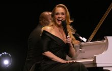 "Я виходжу заміж": Адель просто під час концерту оголосила про заручини (відео)